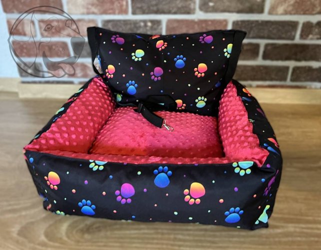 Autosedačka pro psa - barevné packy/ červená minka - Velikost autosedačky: 50 cm x 50 cm