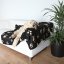 Flísová deka BARNEY 150x100cm - černá s béžovými tlapkami