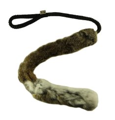 Pružné přetahovadlo pro psy s králičí kožešinou.