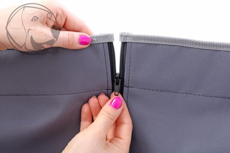 Ochranný kryt pro přepravu psů Anti Slip s bočnicemi na zip - M  133cm x 157cm - Barva: šedá